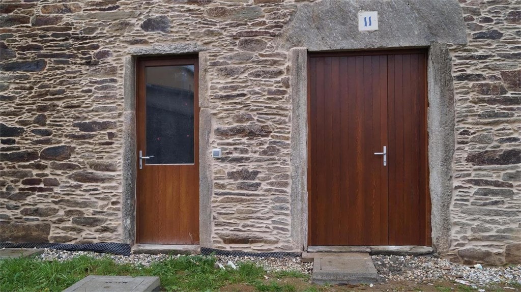 Vantaxes das portas exteriores de madeira