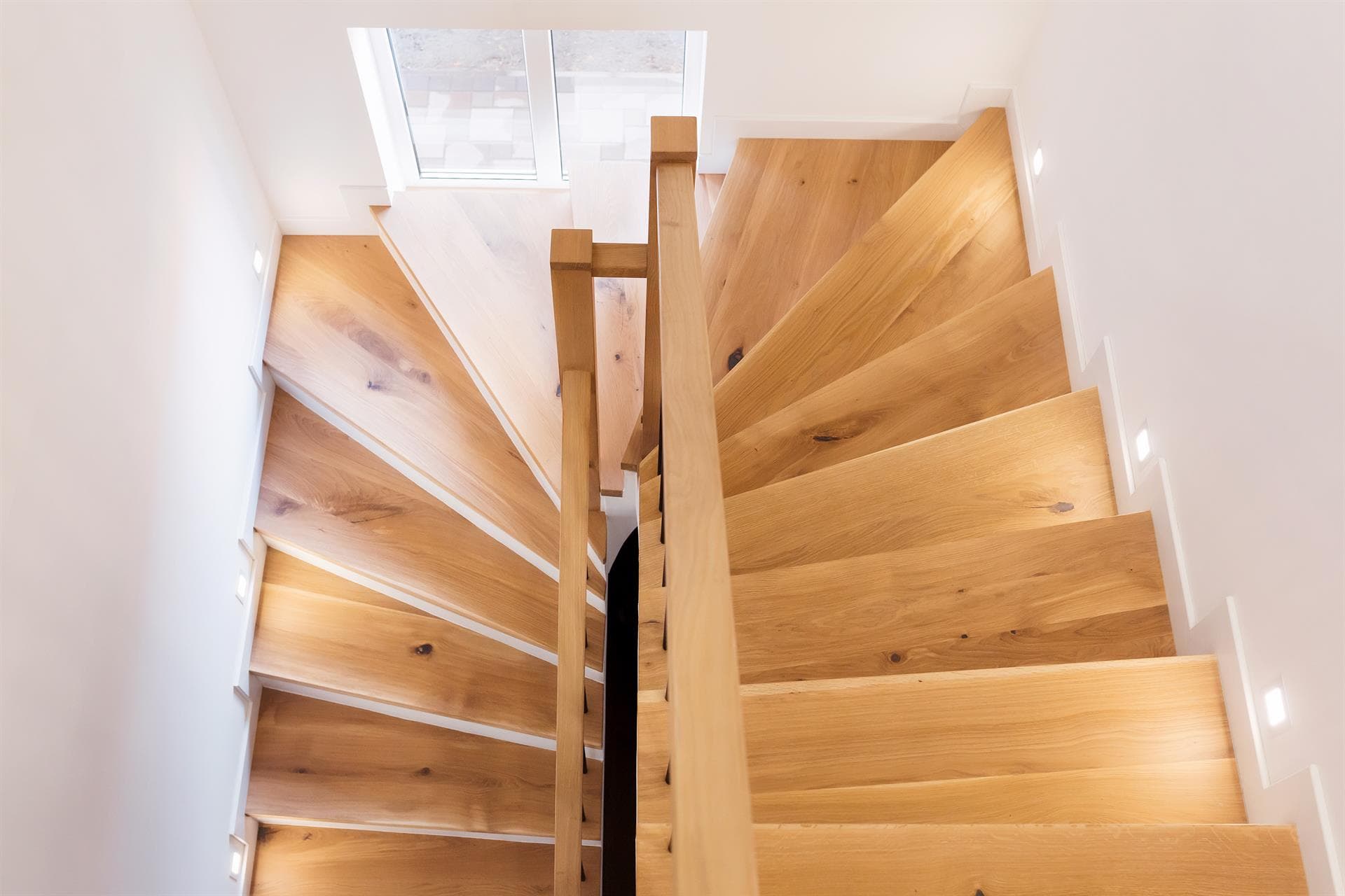 Fabricación de escaleras y pasamanos de madera